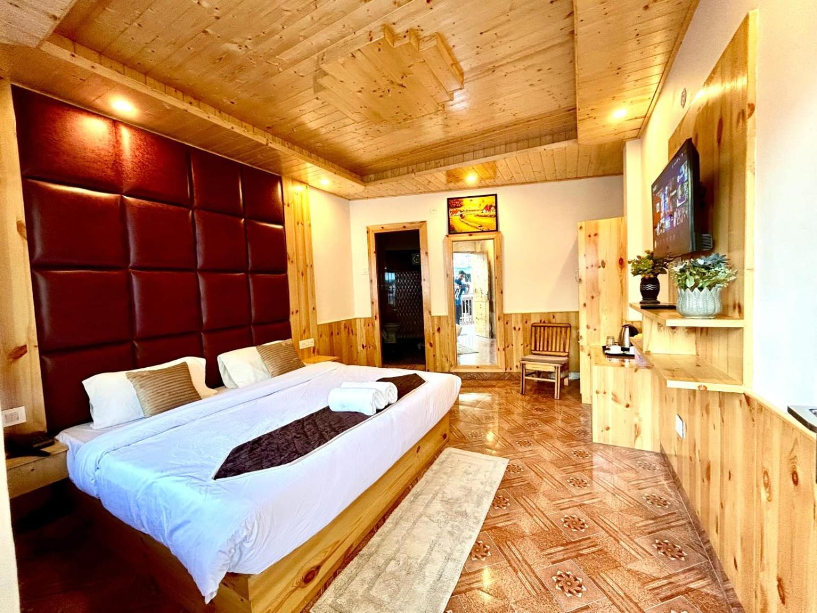 Hotel Jannat Manāli Buitenkant foto