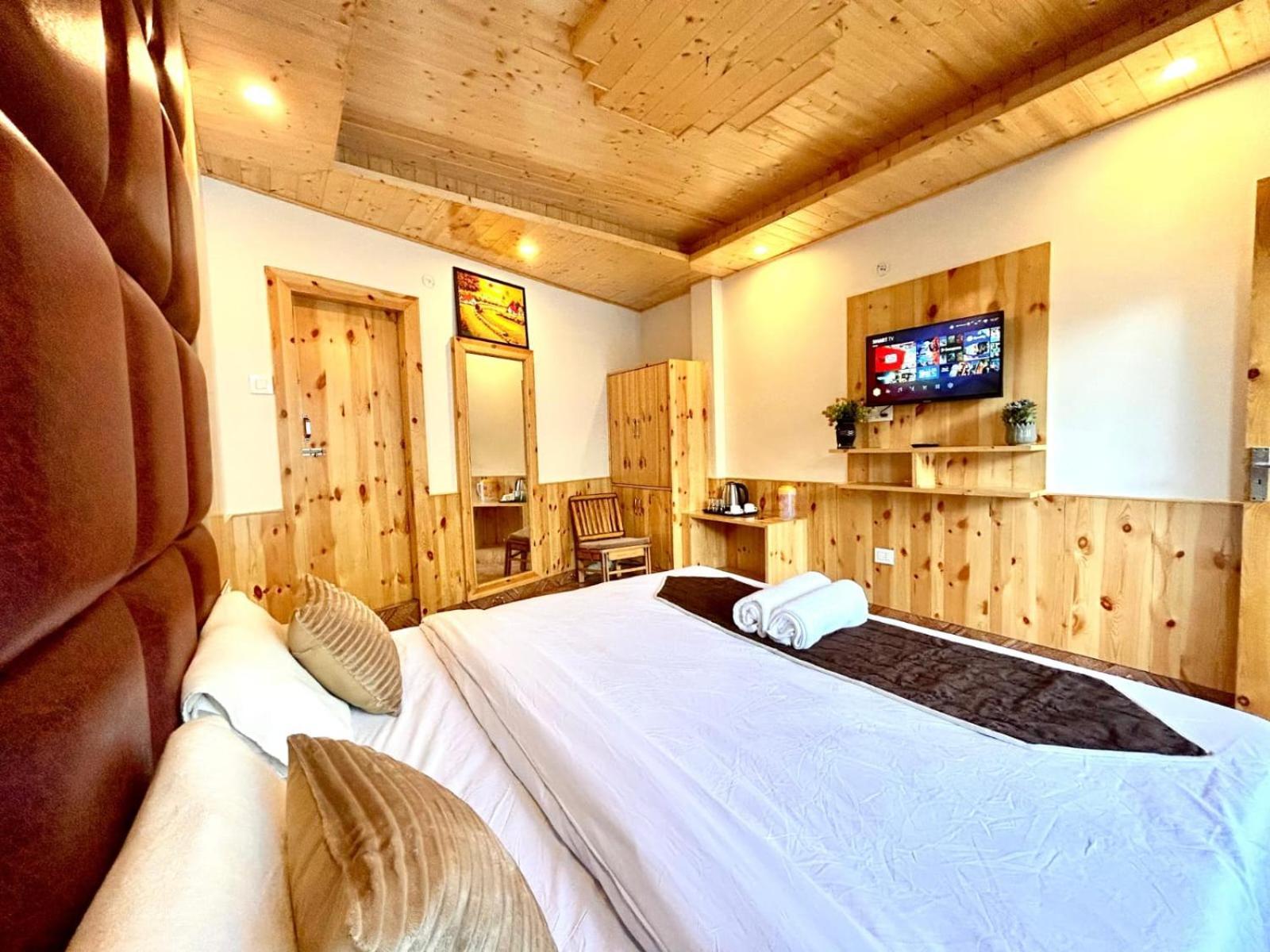 Hotel Jannat Manāli Buitenkant foto